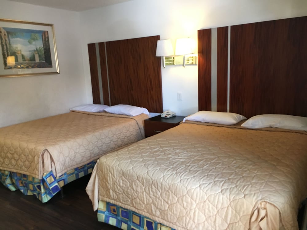 Riverside Inn & Suites - photo 5