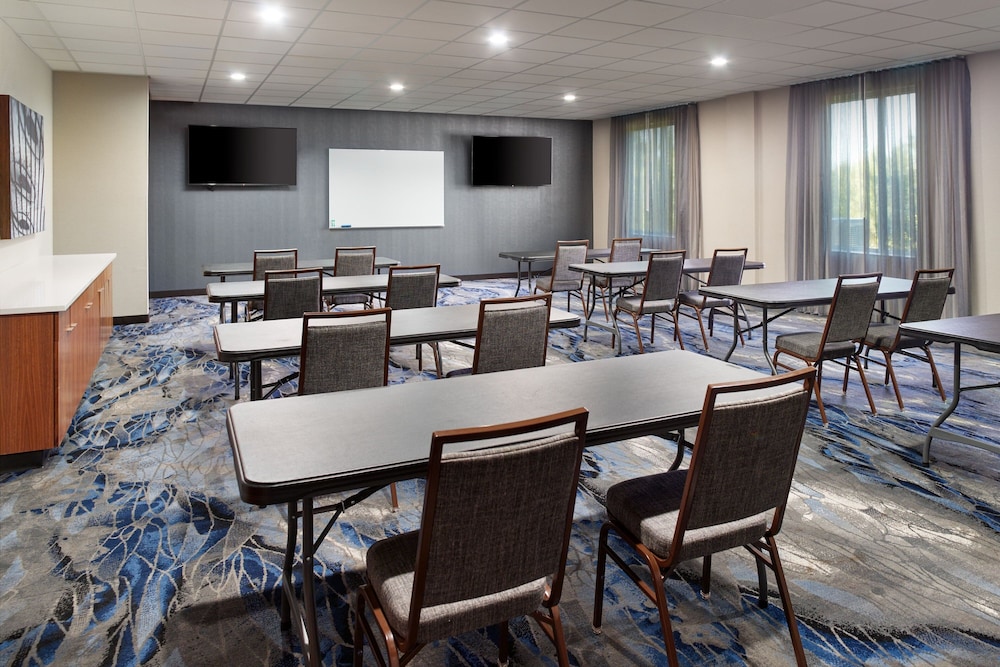 Fairfield Inn & Suites by Marriott Locust Grove I 75 South - photo 18