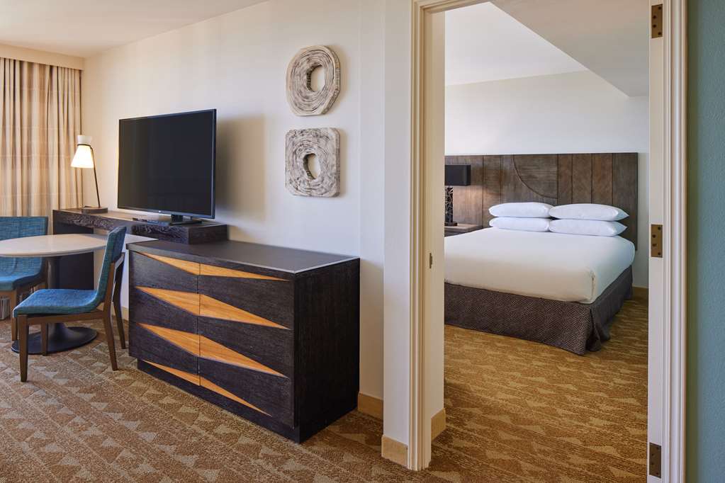 Embassy Suites by Hilton Waikiki Beach Walk - photo 25