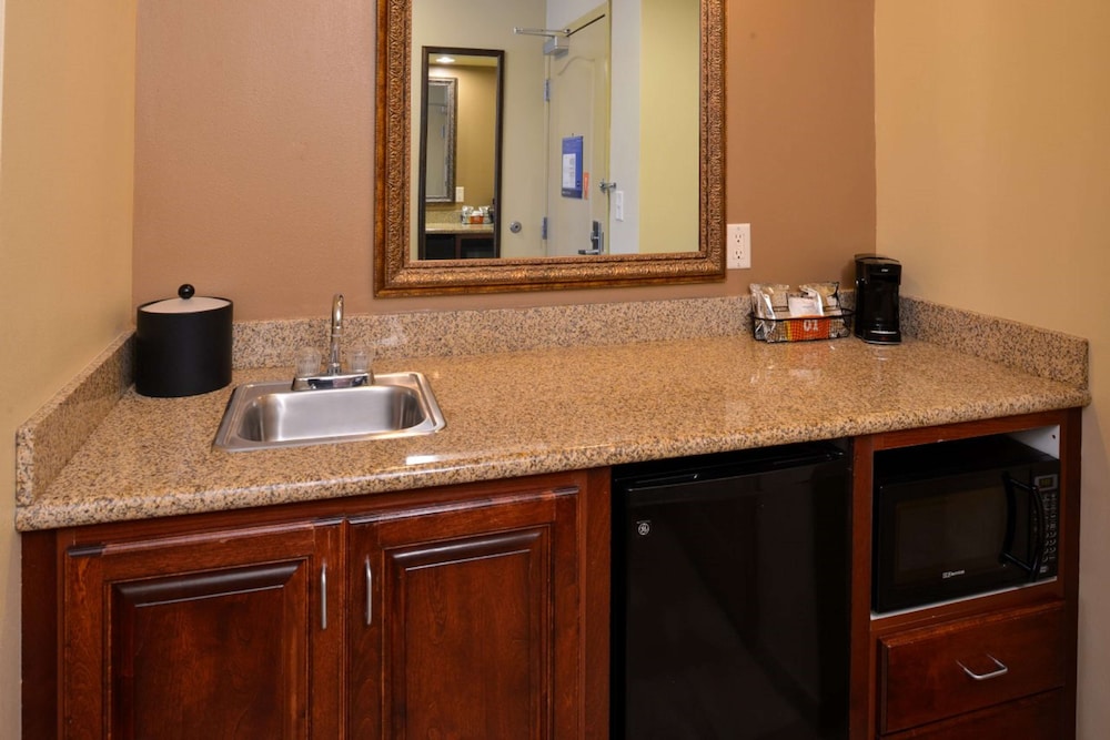 Hampton Inn by Hilton Lincoln - photo 22