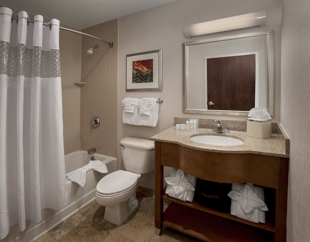 Hampton Inn & Suites Milwaukee Downtown - photo 34