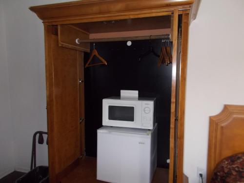 The Atomic Inn - photo 7