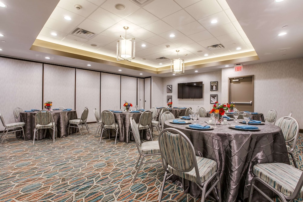 Hampton Inn & Suites North Dallas Central Expy - photo 39