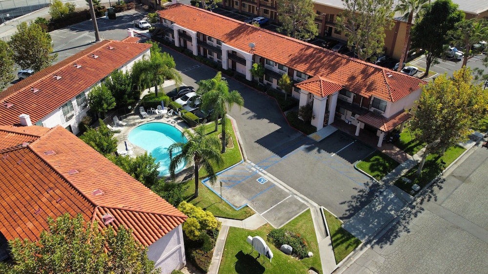 Hospitality Inn San Bernardino Redlands - photo 32