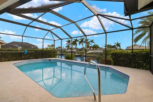 Villa Delieta Electric heated pool home on gulf access canal w great views SWFL Rentals — 4-Star Luxury Hotel in Cape Coral, United States