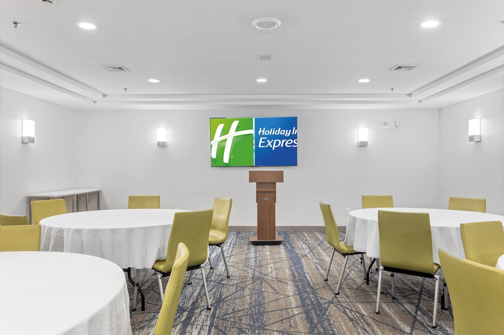 Holiday Inn Express Hartford Newington by IHG - photo 66