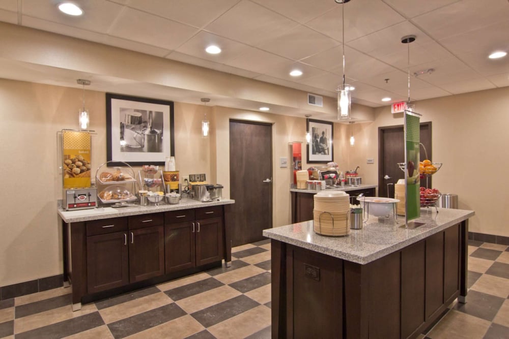 Hampton Inn Columbus South - photo 79