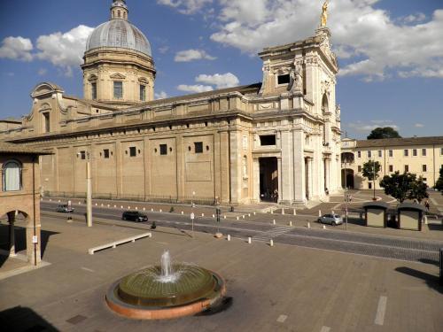 Piazza Degli Angeli — Santa Maria Degli Angeli