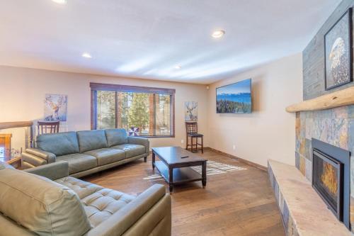 Tranquil Stay Sauna Rooftop and Nature Views in Incline Village, United States