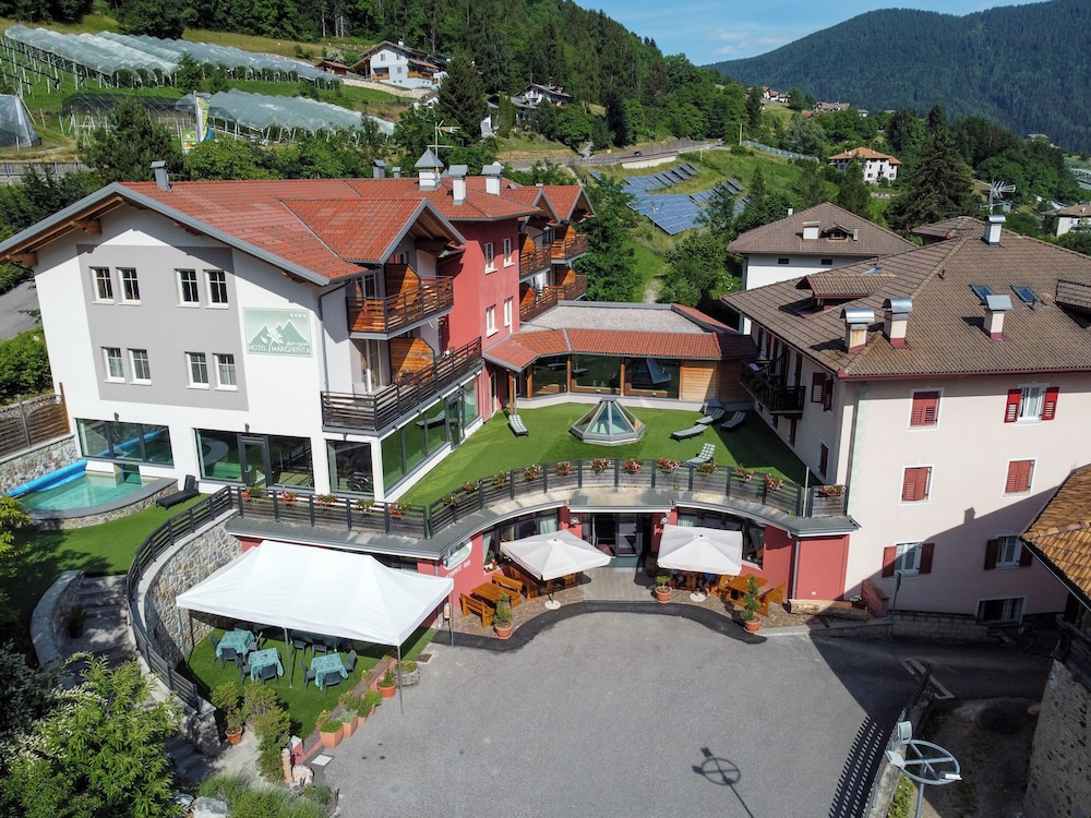 Alpen Garten Hotel Margherita — hotel in Rumo