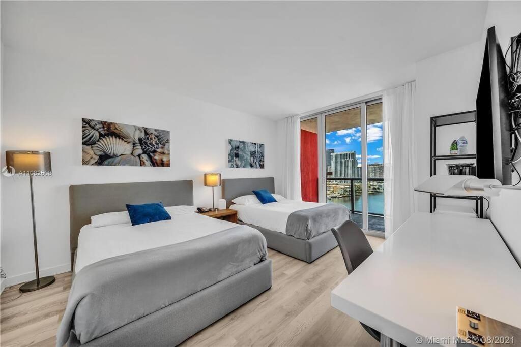 2BR Luxury Stay Pool Beach & Mall — 4-Star Luxury Hotel in Hallandale Beach, United States