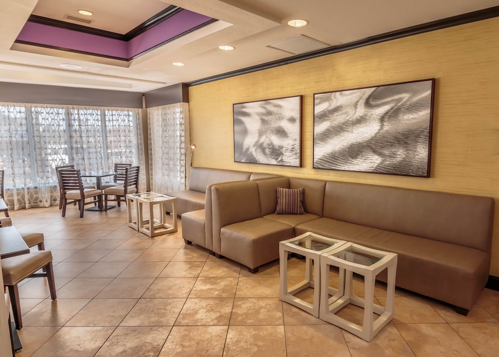 Holiday Inn Express & Suites Farmington by IHG - photo 37