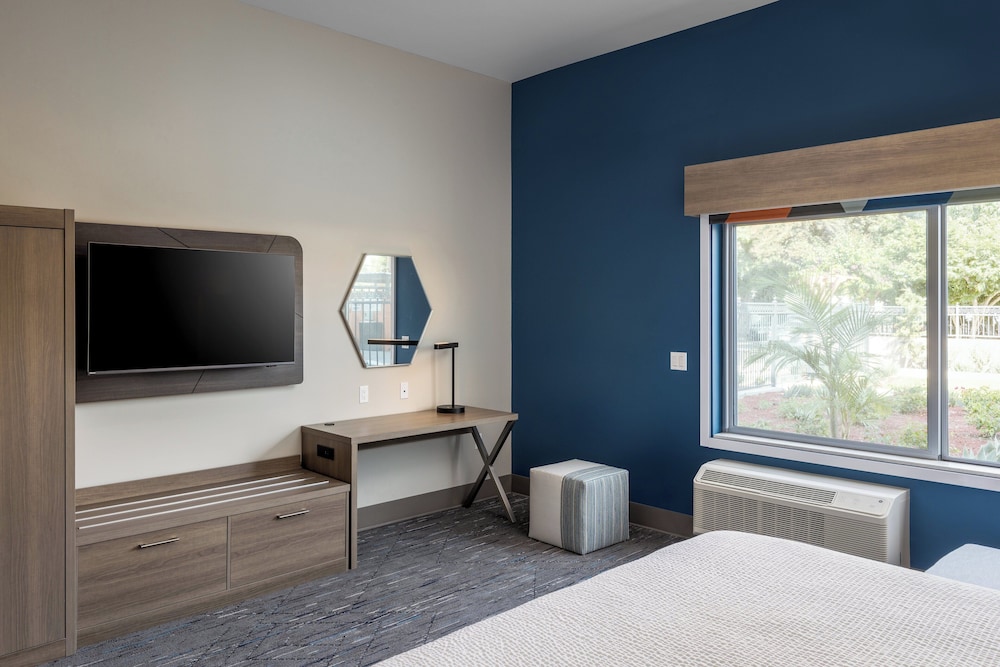 Holiday Inn Express & Suites Hawaiian Gardens by IHG - photo 14