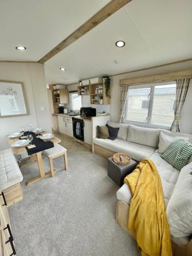 Trecco Bay Caravan Cosy Coastal Retreat — 4-Star Luxury Hotel in Porthcawl, United Kingdom