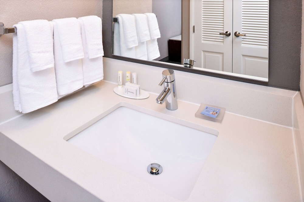 Country Inn & Suites by Radisson Brown Deer Milwaukee North - photo 19