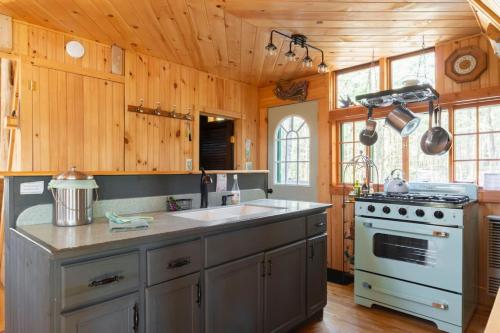 Riverside Cabin — 4-Star Luxury Hotel in Potsdam, United States