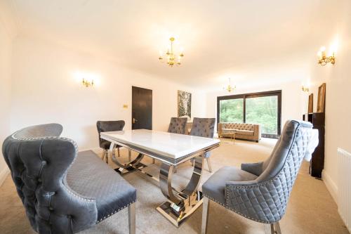 House on the Hill — 4-Star Luxury Hotel in Harrow On The Hill, United Kingdom