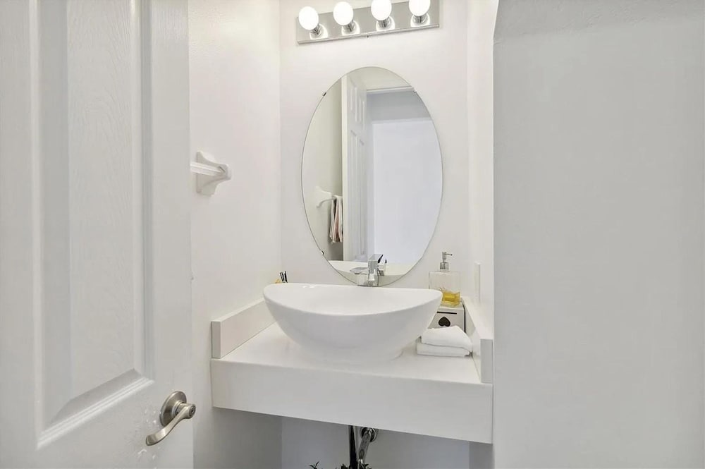 Gorgeous 4Bd Close to Disney With Spa at Reunion Resort 1552 - photo 13