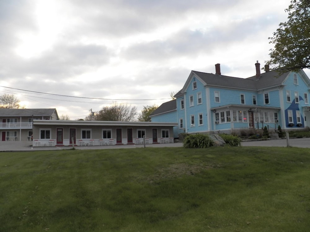 Coast Village Inn & Cottages - photo 53