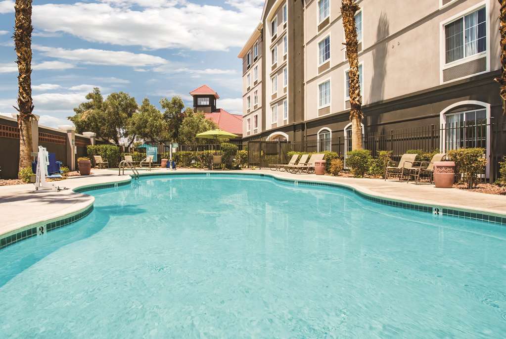 La Quinta Inn & Suites by Wyndham Las Vegas Summerlin Tech - photo 9