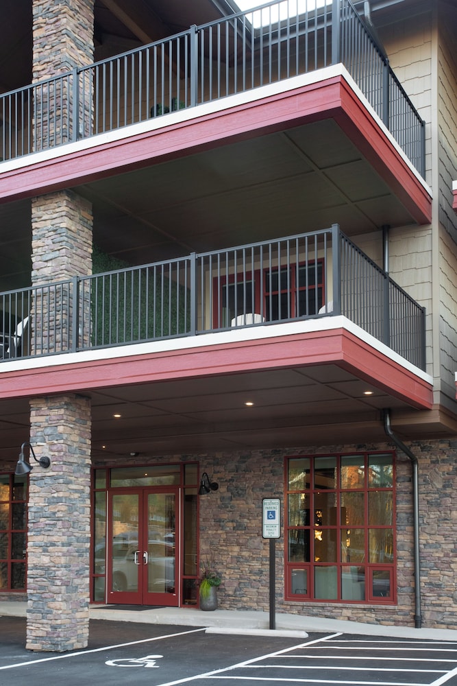 The Embers Hotel - photo 108