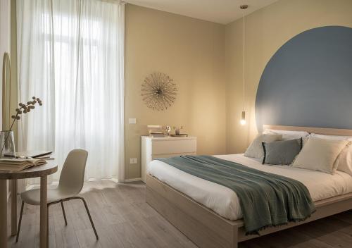 Exclusive Blue Apartment City Center Como Near Station — 4-Star Luxury Hotel in Como, Italy