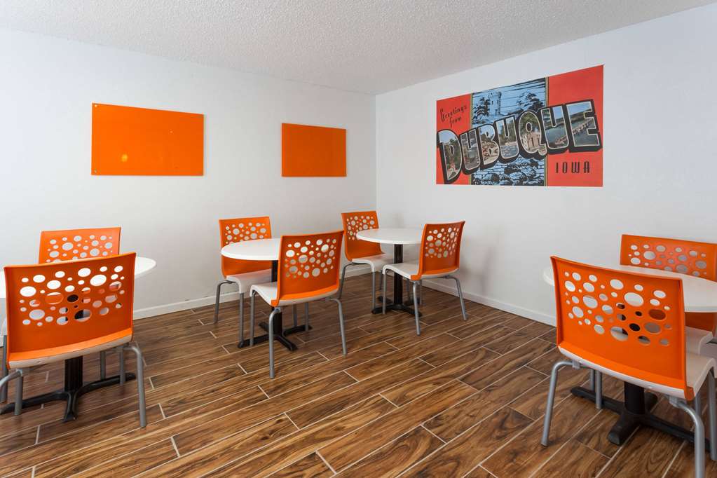 Super 8 by Wyndham Dubuque - photo 14
