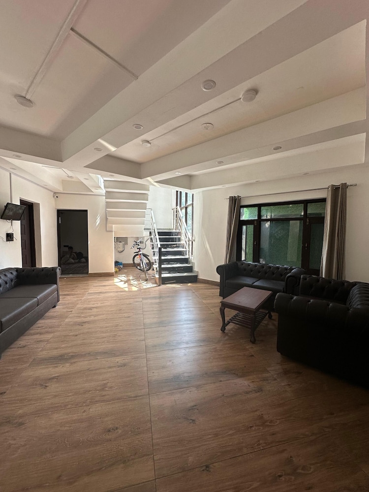 Lakeville - last minute hotel in Srinagar