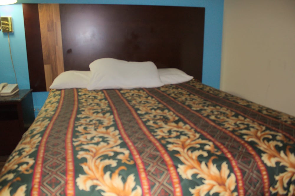 American Inn & Suites - photo 23