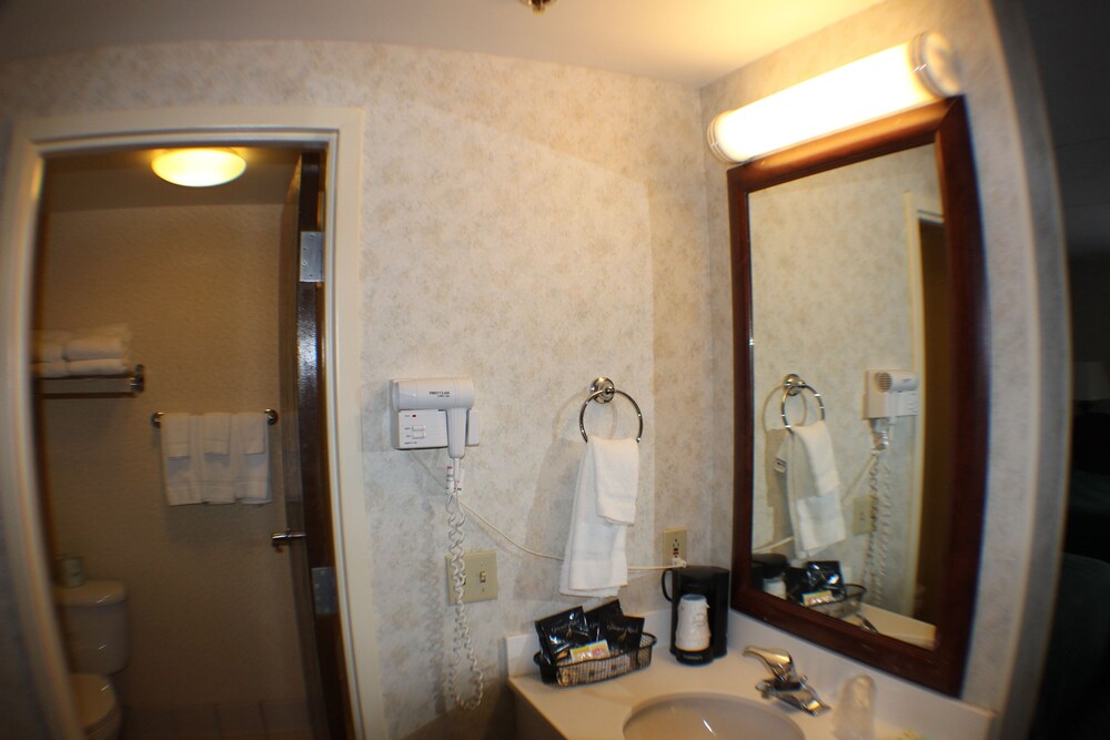 All Seasons Inn & Suites Smithfield Providence - photo 20