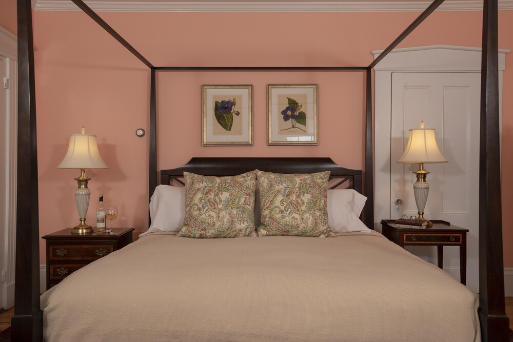 Liberty Hill Inn - photo 7