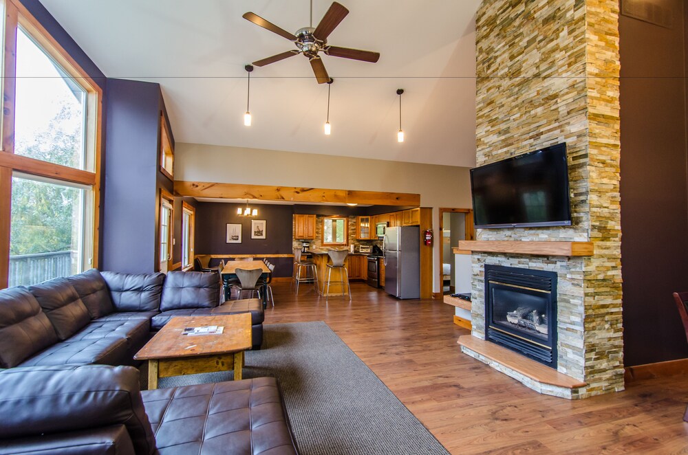 Summit Ridge 1 in Collingwood, Canada