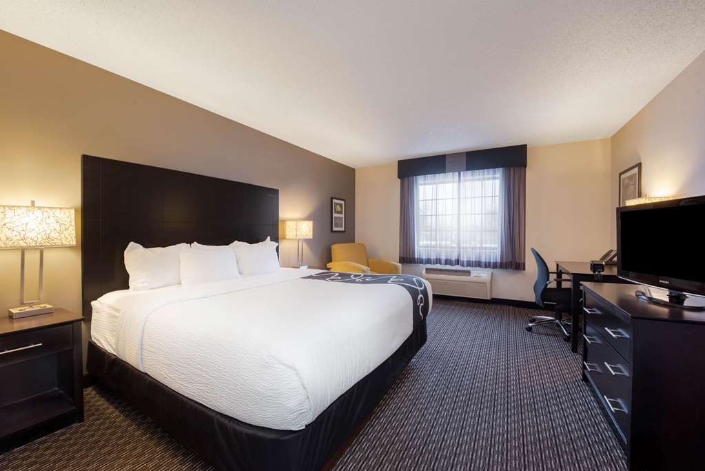 La Quinta Inn & Suites by Wyndham Cleveland Macedonia - photo 45