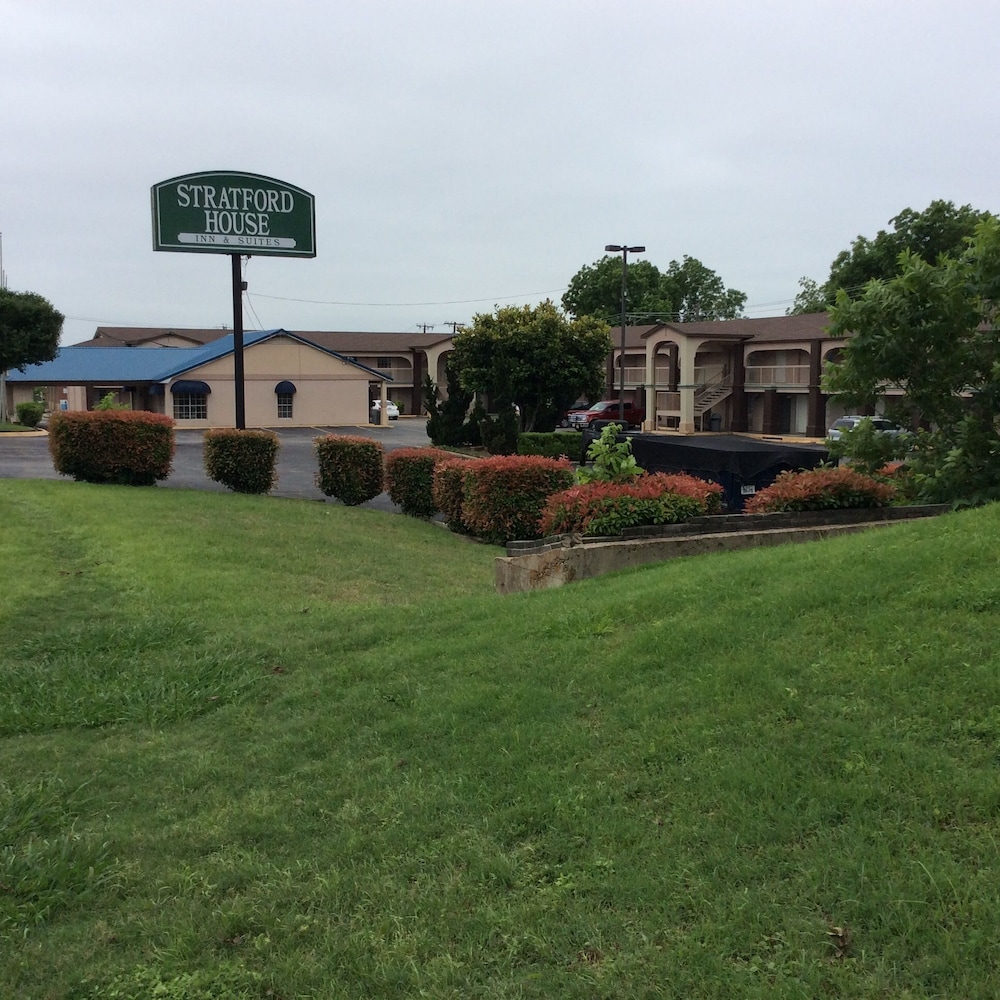 Stratford House Inn and Suites - photo 19