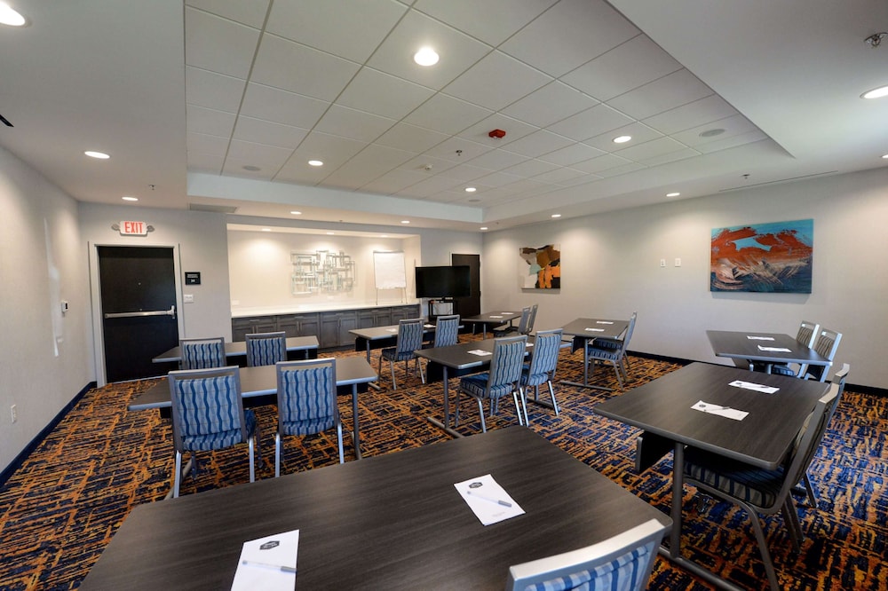Hampton Inn & Suites Lenoir - photo 61