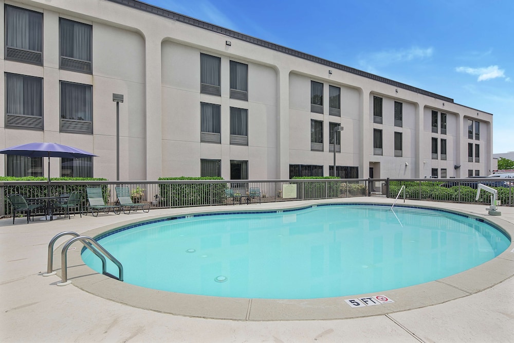 Hampton Inn Atlanta Town Center Kennesaw - photo 16