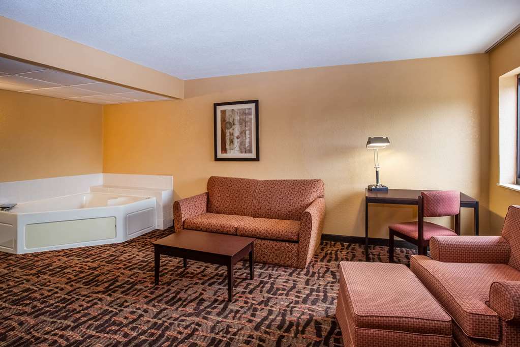 Super 8 by Wyndham Lawrence - photo 4