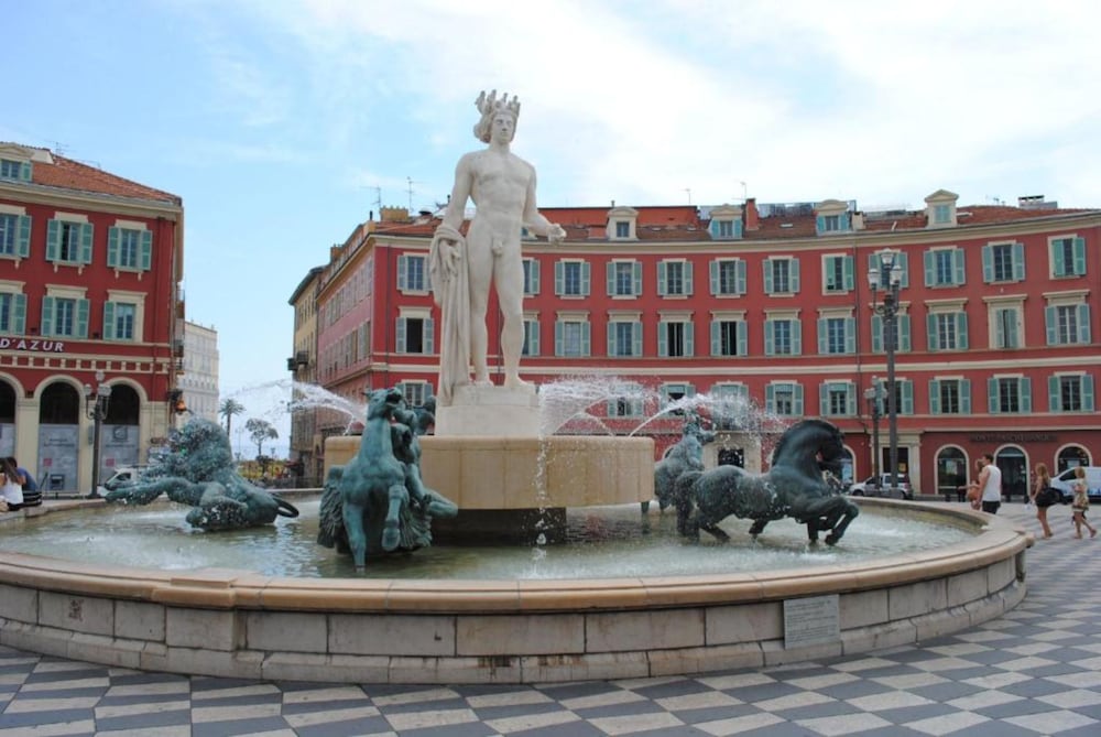 Les Suites Massena - carbon neutral hotel in Nice