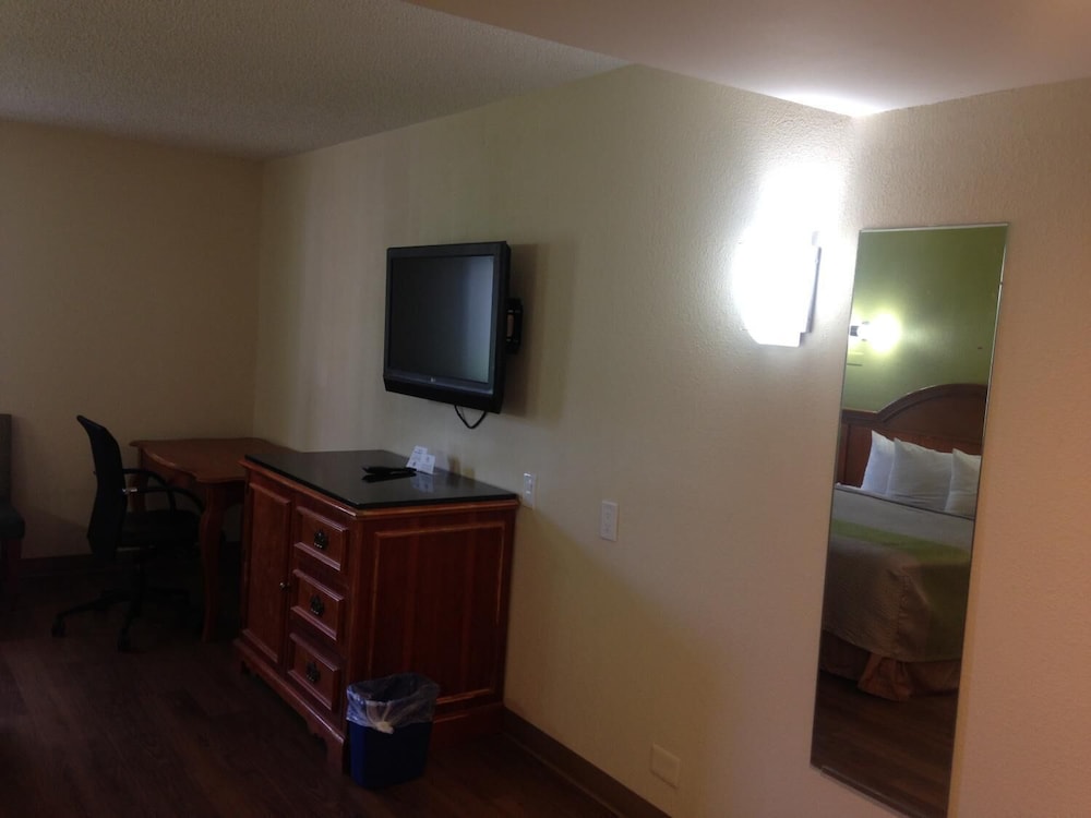 Red Carpet Inn New Brunswick - photo 2