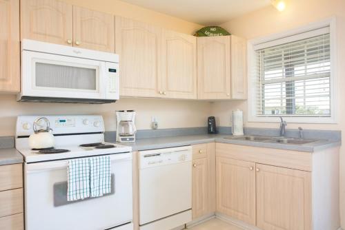 No Worries by Oak Island Accommodations - photo 12