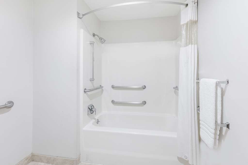 Baymont by Wyndham Arlington At Six Flags Dr - photo 7