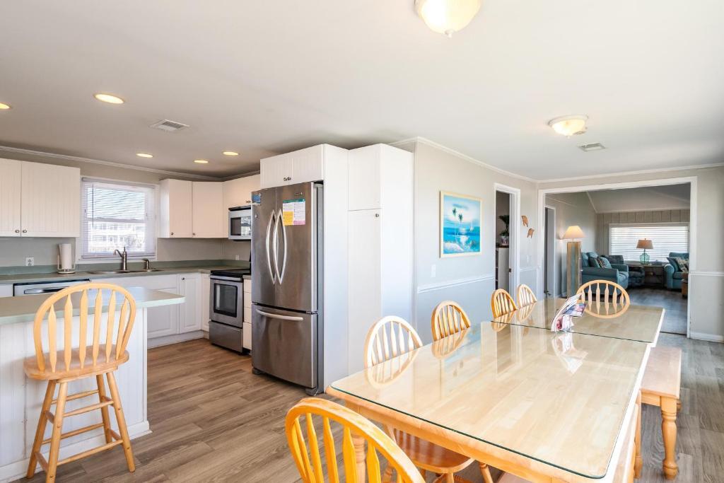 Daze At Sea by Oak Island Accommodations - photo 13