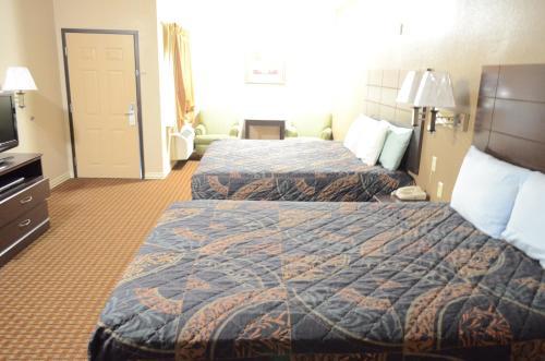 Budget Host Inn & Suites - photo 7
