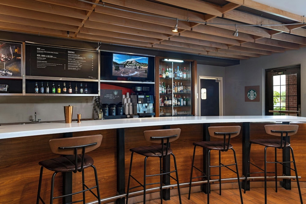 Courtyard Marriott Aksarben Village - photo 27