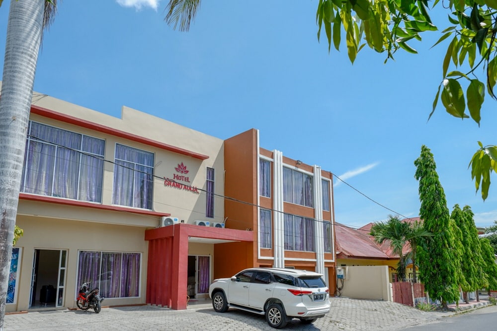 Hotel Grand Aulia Majene by RedDoorz in Majene, Indonesia