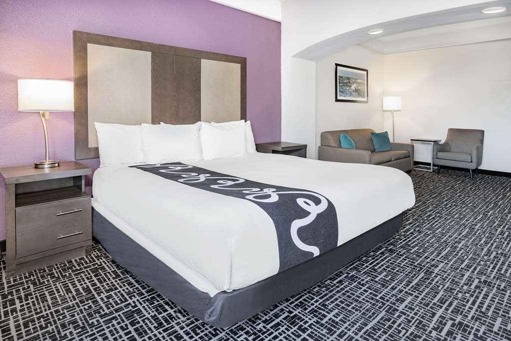 La Quinta Inn & Suites by Wyndham Norfolk - photo 24