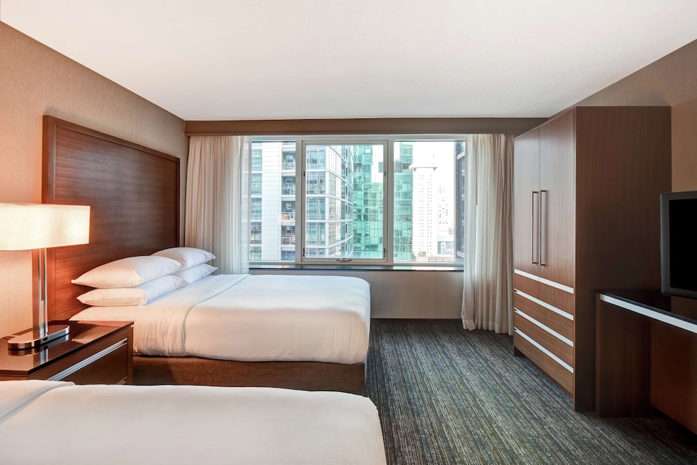 Embassy Suites by Hilton Chicago Downtown Magnificent Mile - photo 24