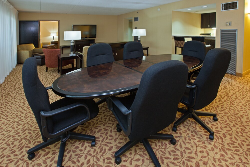 Holiday Inn Evansville Airport - photo 7