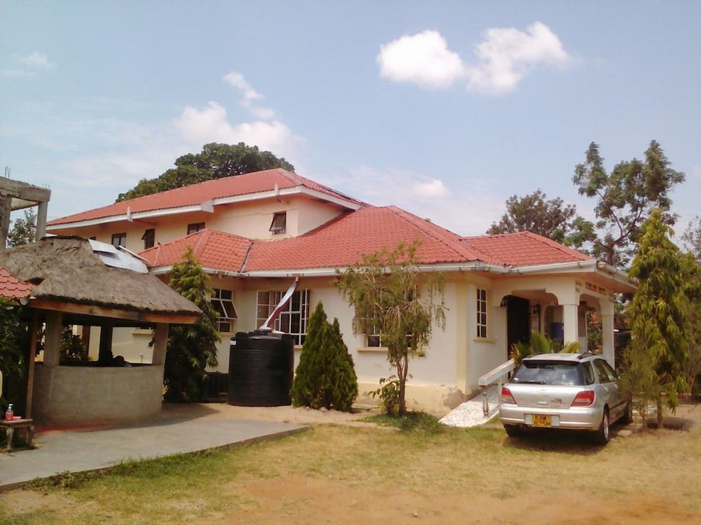Gralins Hotel in Bondo, Kenya