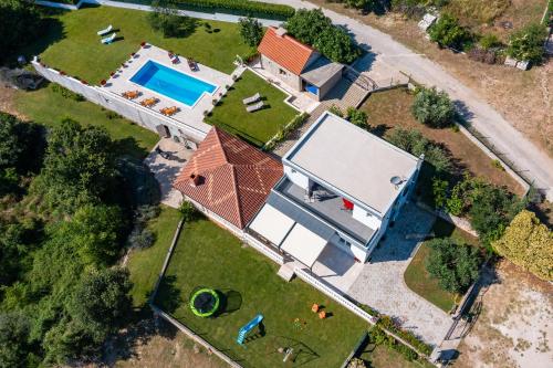 Villa Paradiso — 4-Star Luxury Hotel in Omis, Croatia
